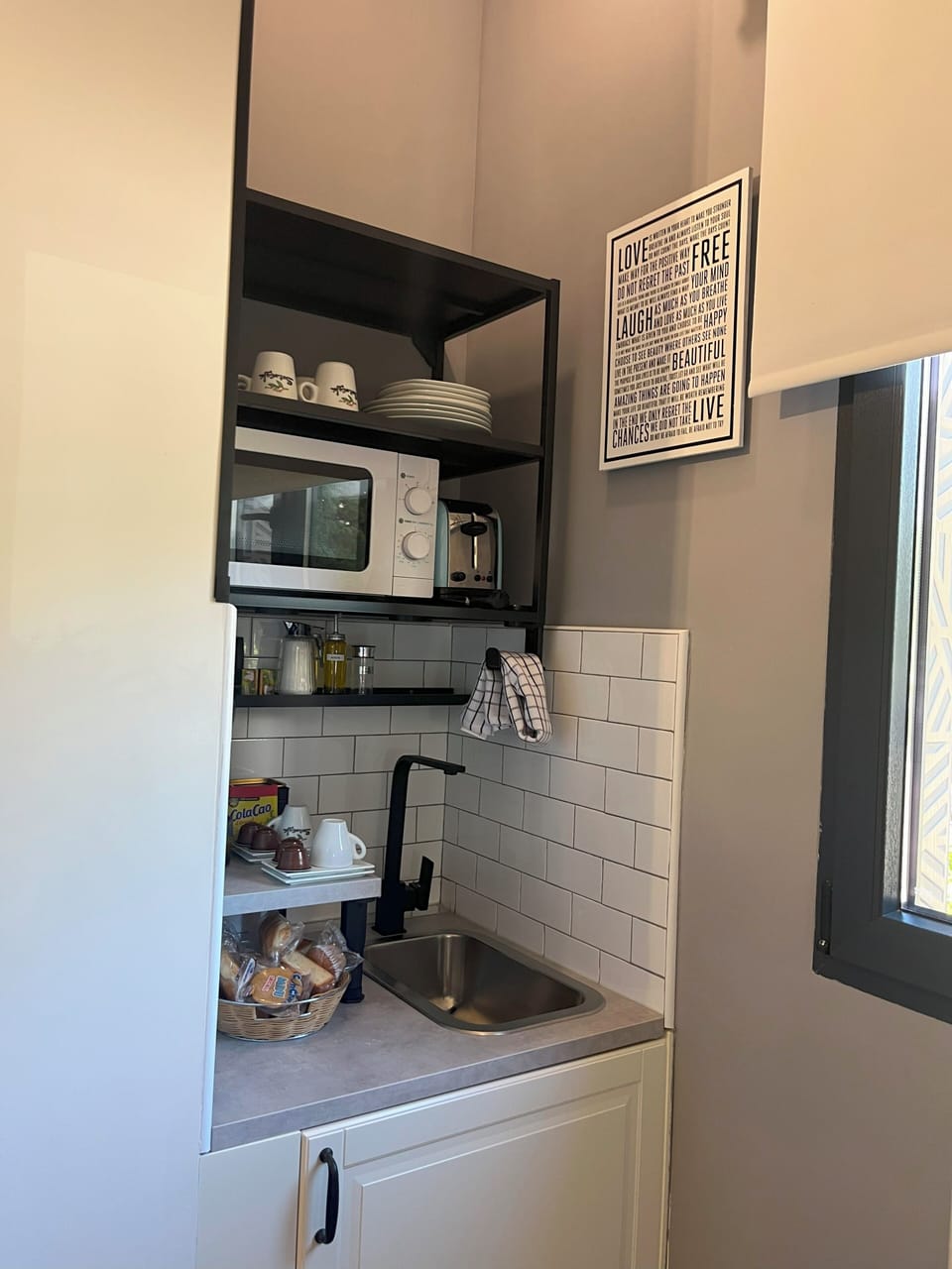 Comfort Studio | Private kitchen | Mini-fridge, microwave, stovetop, cookware/dishes/utensils