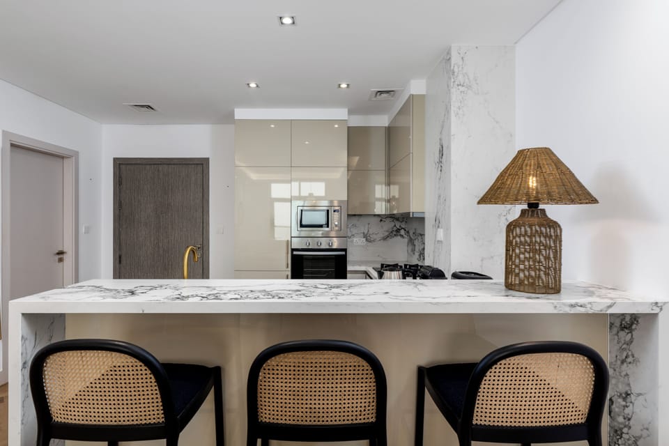 Classic Apartment, Balcony, Sea View | Private kitchen | Fridge, microwave, oven, stovetop