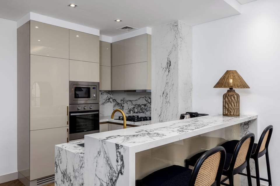 Classic Apartment, Balcony, Sea View | Private kitchen | Fridge, microwave, oven, stovetop