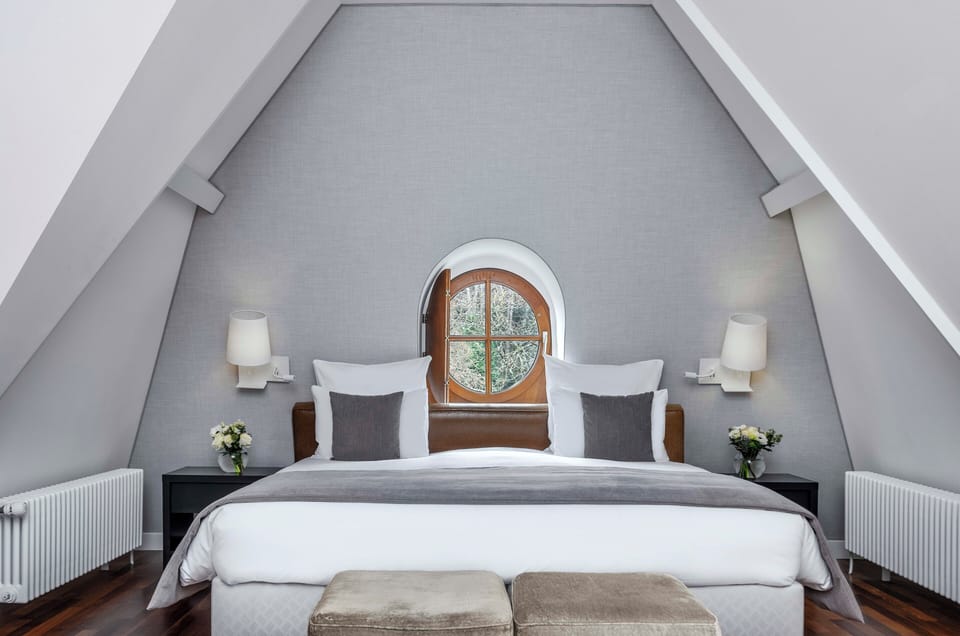 Suite, Lake View | Free minibar items, in-room safe, desk, laptop workspace