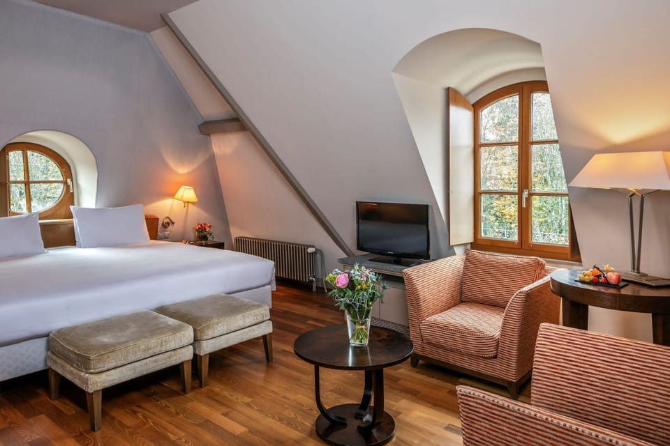Suite, Lake View | Free minibar items, in-room safe, desk, laptop workspace
