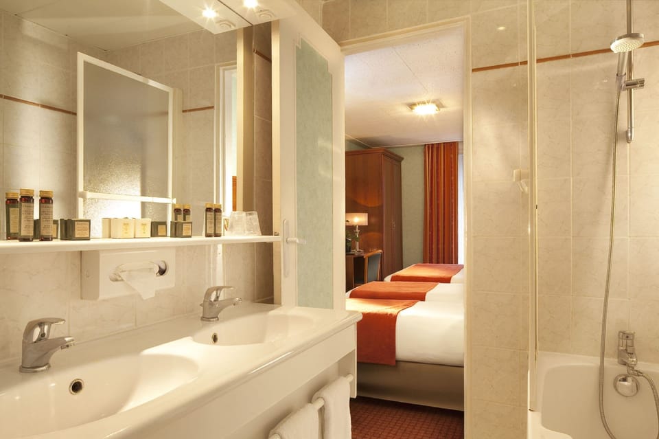 Minibar, in-room safe, desk, iron/ironing board