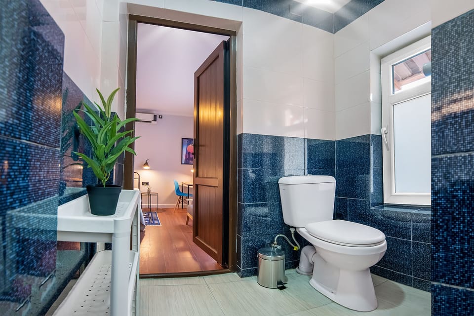 Double Room, City View (VI) | Bathroom | Free toiletries, hair dryer, towels, soap