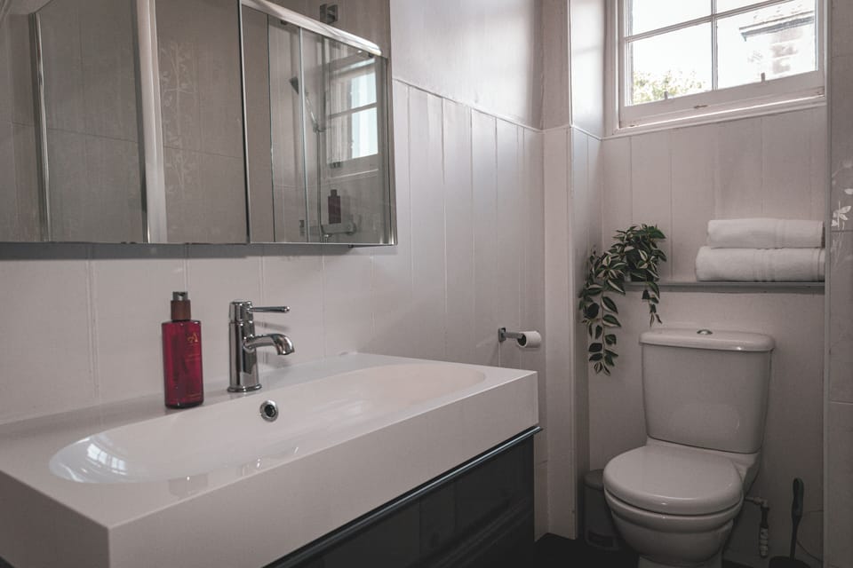 Spacious 4 Bedroom Flat in Stirling Apartment in Stirling