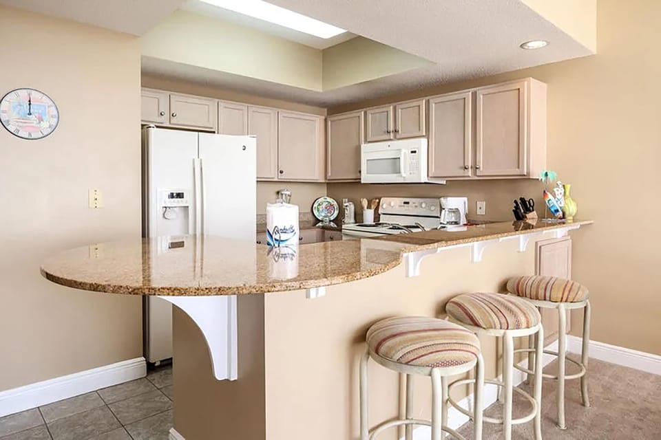 Condo, 1 Queen Bed with Sofa bed (Waters Edge #213- Sea Dreams) | Private kitchen | Oven, toaster