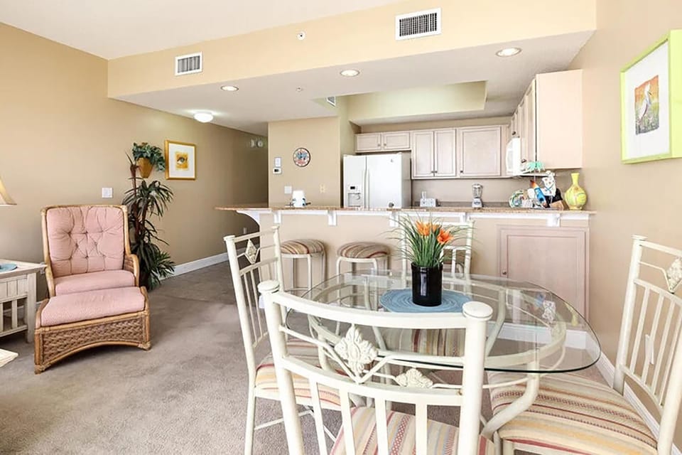 Condo, 1 Queen Bed with Sofa bed (Waters Edge #213- Sea Dreams) | Dining