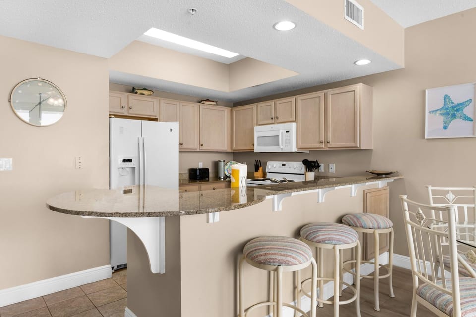 Condo, 1 Queen Bed with Sofa bed (Waters Edge #213- Sea Dreams) | Private kitchen | Oven, toaster