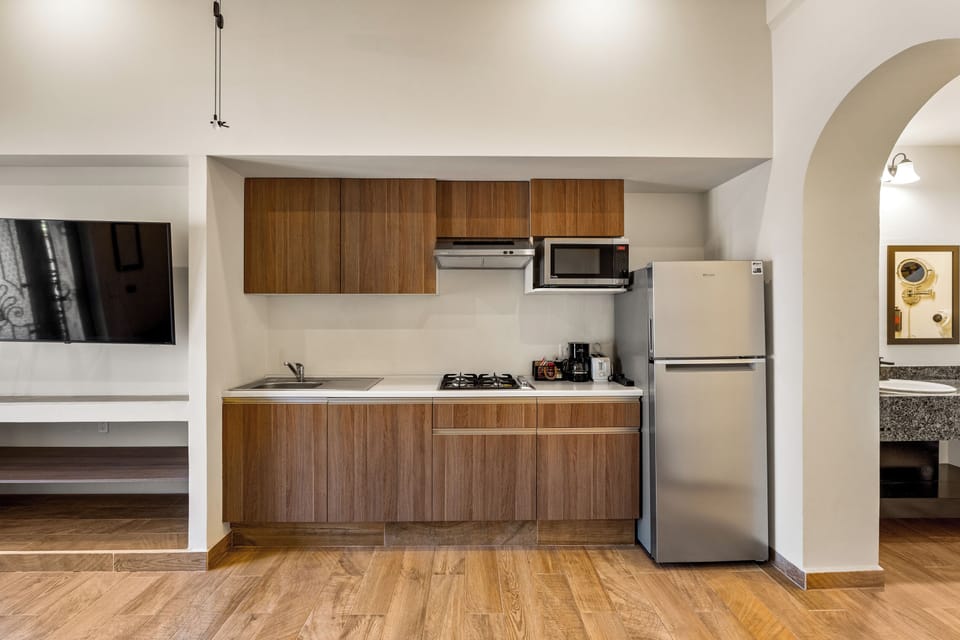 Comfort House, 5 Bedrooms, Resort View, Corner | Private kitchenette | Full-size fridge, microwave, toaster, cookware/dishes/utensils