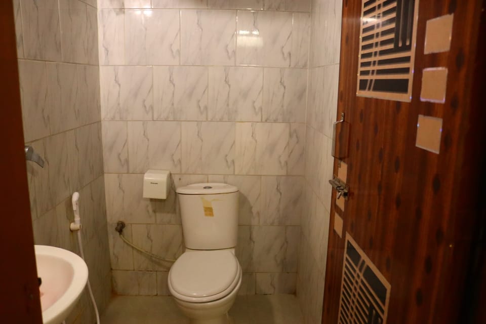 Towels, soap, shampoo, toilet paper