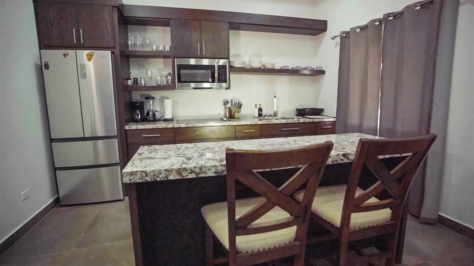 Executive Suite | Living area | 30-inch Smart TV with digital channels, Netflix, Hulu