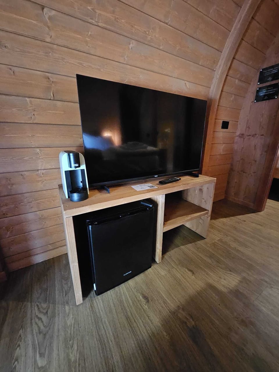 In-room safe, soundproofing, WiFi (free)