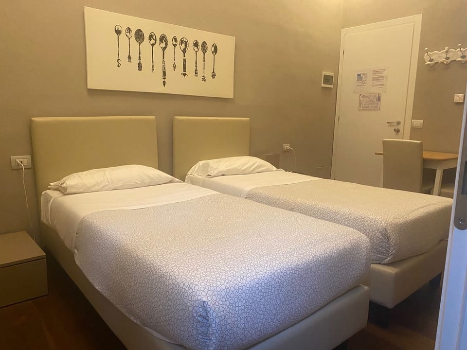 Twin Room | Desk, WiFi (free)