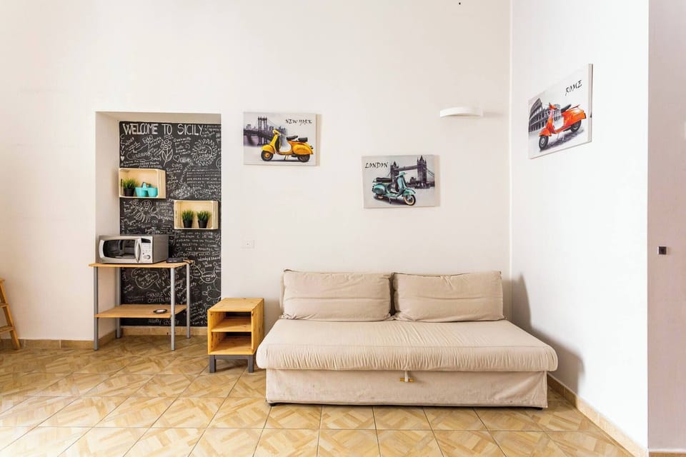 Apartment, 1 Bedroom, Smoking, Balcony | Living room
