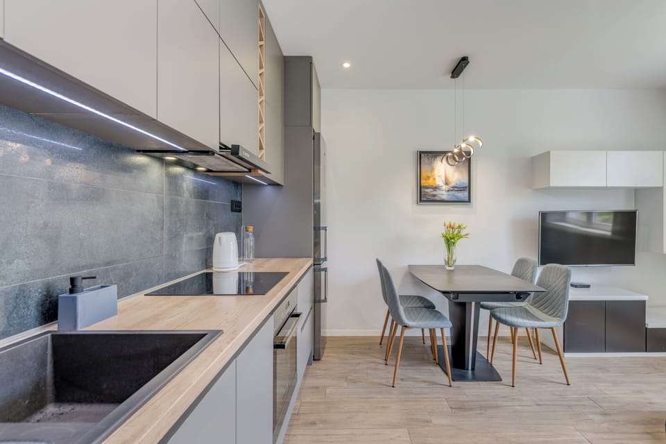 Deluxe Apartment | Private kitchen | Electric kettle
