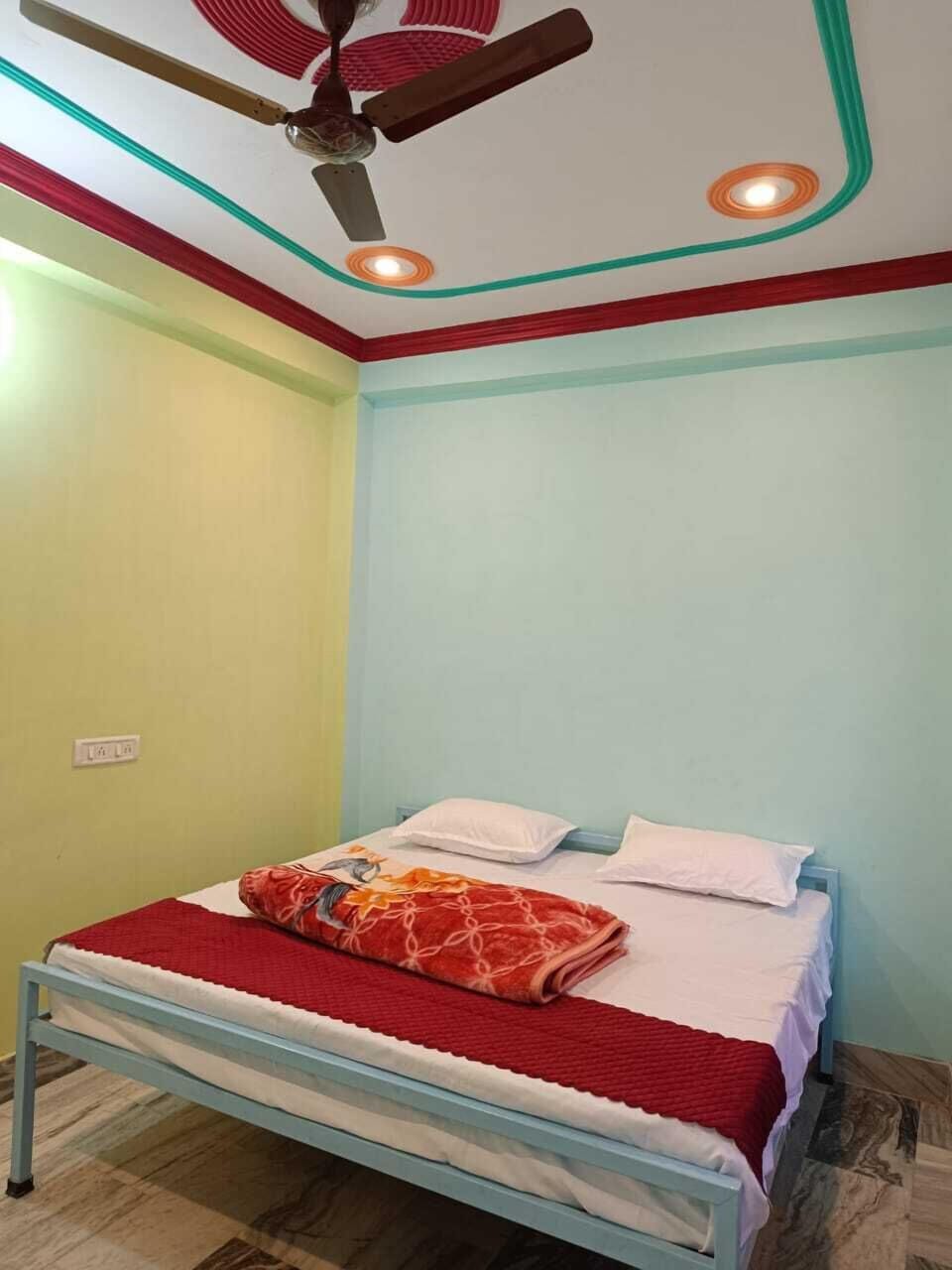 Deluxe Room | Desk