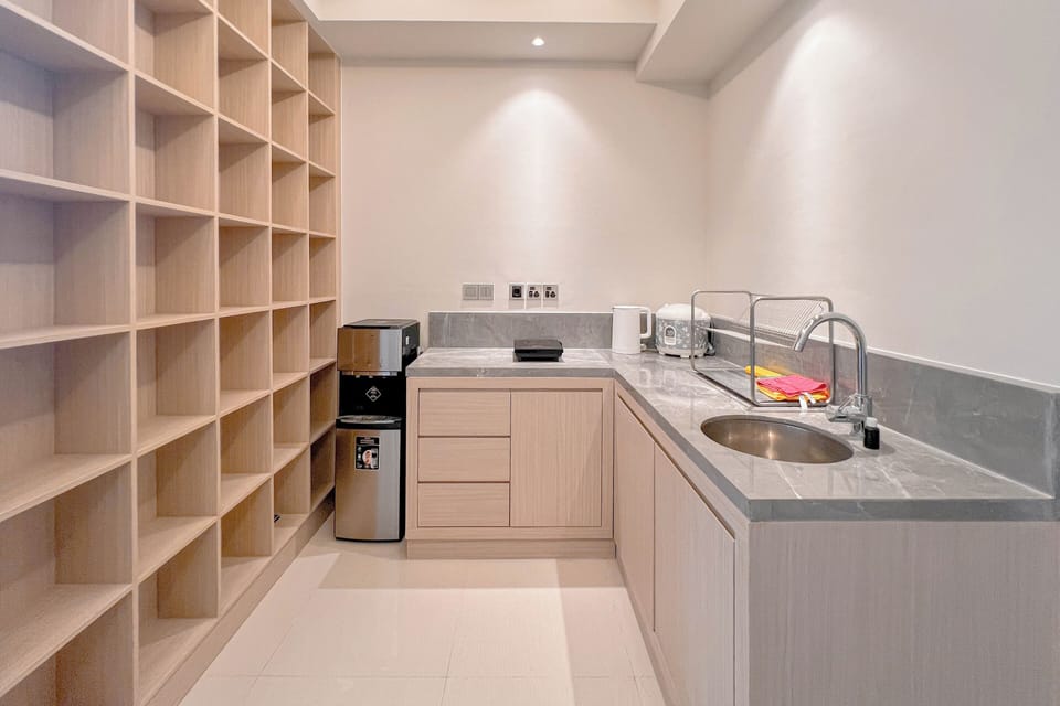Studio | Private kitchen | Fridge, stovetop, electric kettle, rice cooker