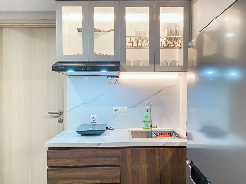 Apartment | Private kitchen | Fridge, stovetop, rice cooker, dining tables