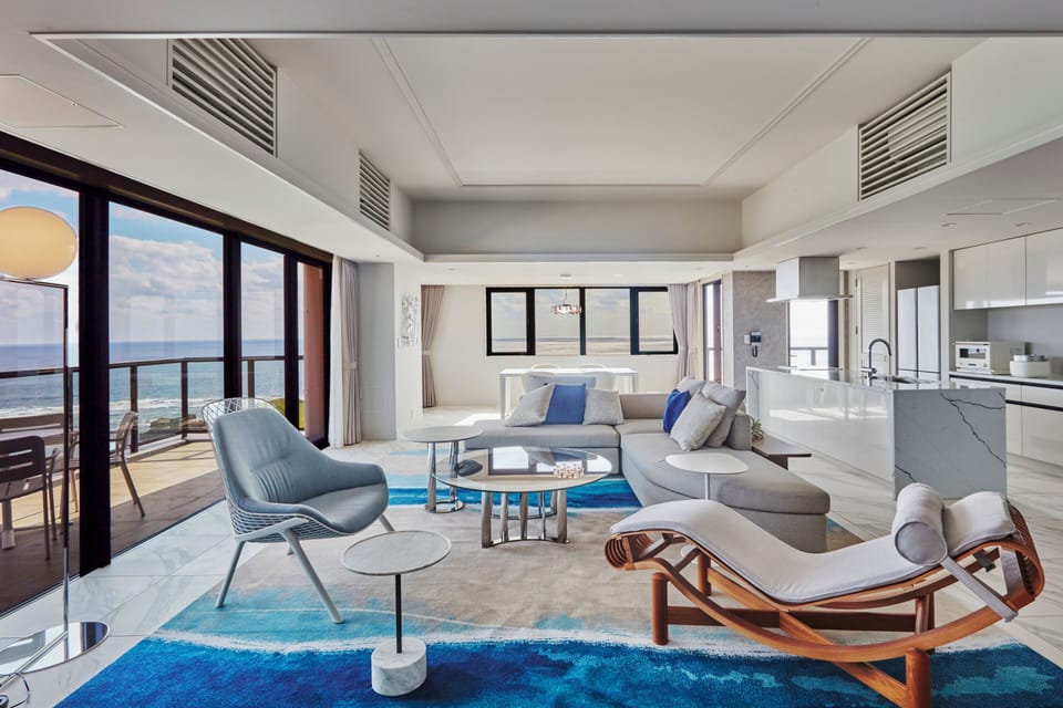 Premier Deluxe Suite, 2 Bedrooms, Non Smoking,Ocewn front (5-10floor) | Minibar, in-room safe, blackout drapes, free WiFi