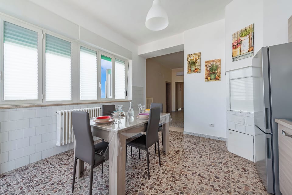 Family Apartment, 1 Bedroom, Microwave (Casa Del Sol Alberobello) | Dining