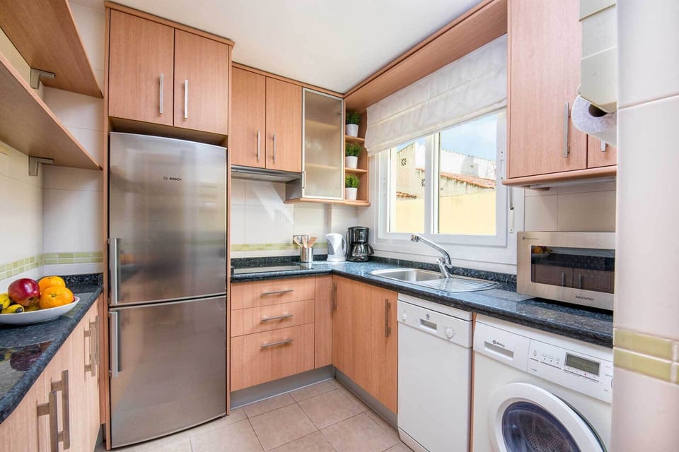 Coffee/tea maker, electric kettle, toaster, highchair