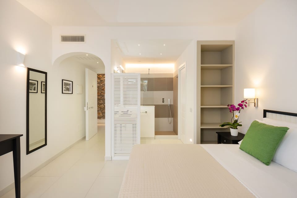 Comfort Double Room | In-room safe, soundproofing, iron/ironing board, free WiFi