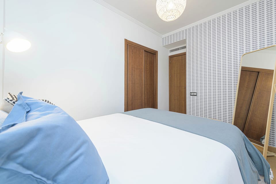 Deluxe Penthouse, City View | 3 bedrooms, down comforters, individually decorated