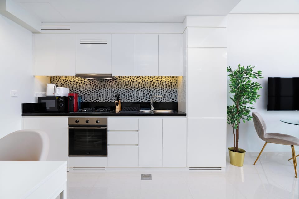 Panoramic Apartment | Private kitchen | Fridge, microwave, oven, stovetop