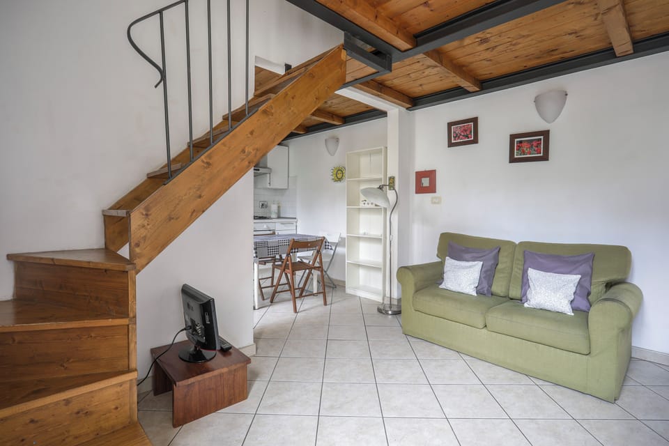 Basic Apartment | Living area