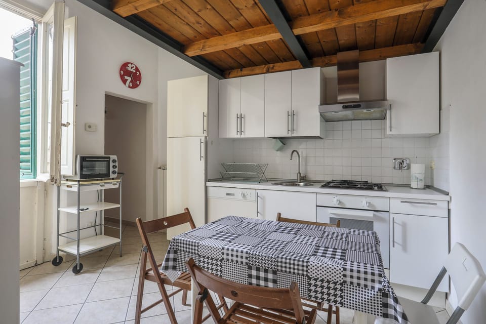 Basic Apartment | Private kitchen | Full-size fridge, stovetop, dishwasher, coffee/tea maker