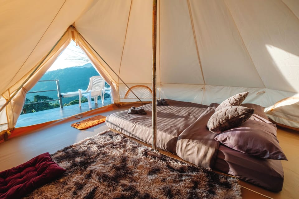 Deluxe Tent | Bathroom | Shower, rainfall showerhead, free toiletries, hair dryer