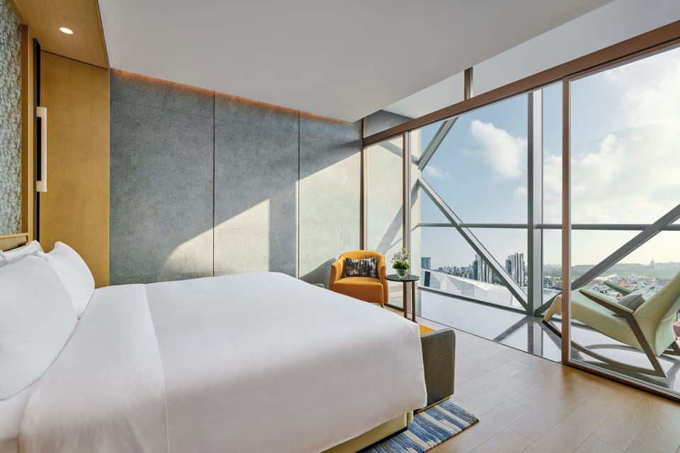 Suite (Paradise) | Down comforters, minibar, in-room safe, desk