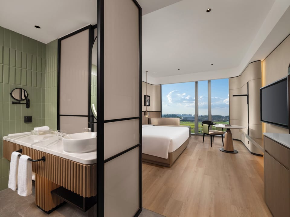 Standard Room, 1 King Bed, Accessible Bathtub | Free WiFi