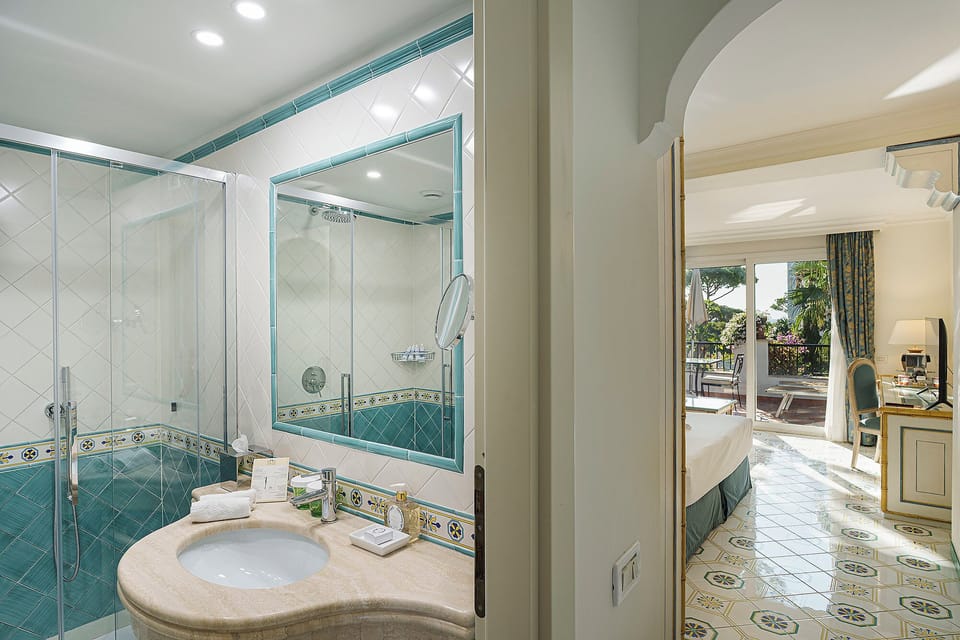 Superior Double or Twin Room, 1 Double or 2 Twin Beds | Bathroom | Free toiletries, hair dryer, bathrobes, slippers