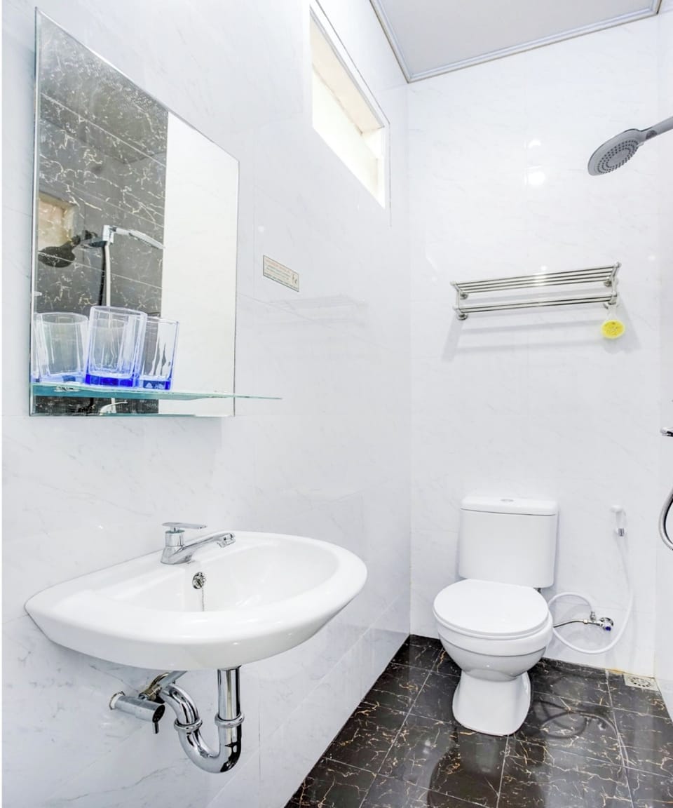 Deluxe Double Room | Bathroom | Shower