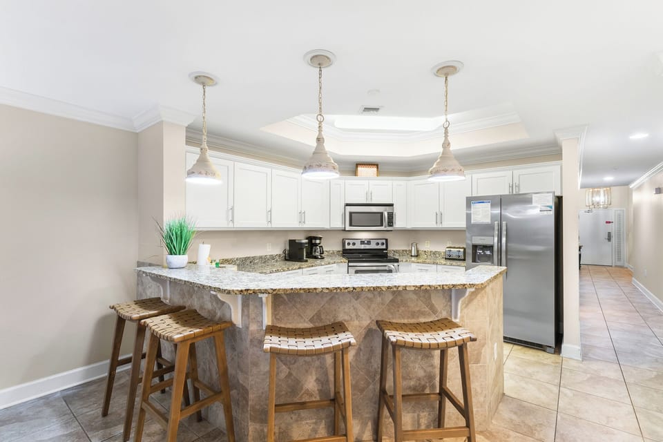 Family Condo, 3 Bedrooms, Pool Access, Beach View | Private kitchen | Fridge, microwave, oven, stovetop