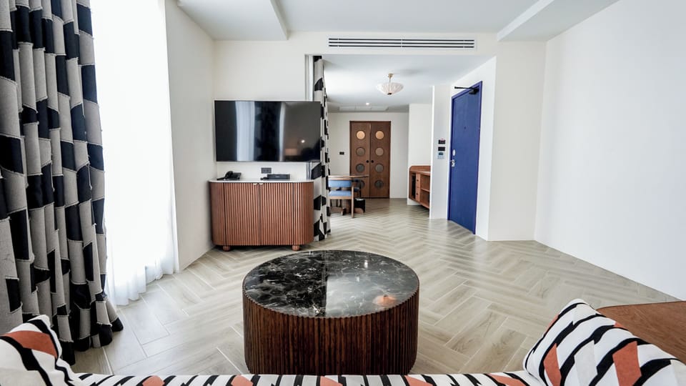 Family Roomy | In-room safe, iron/ironing board, free WiFi, bed sheets