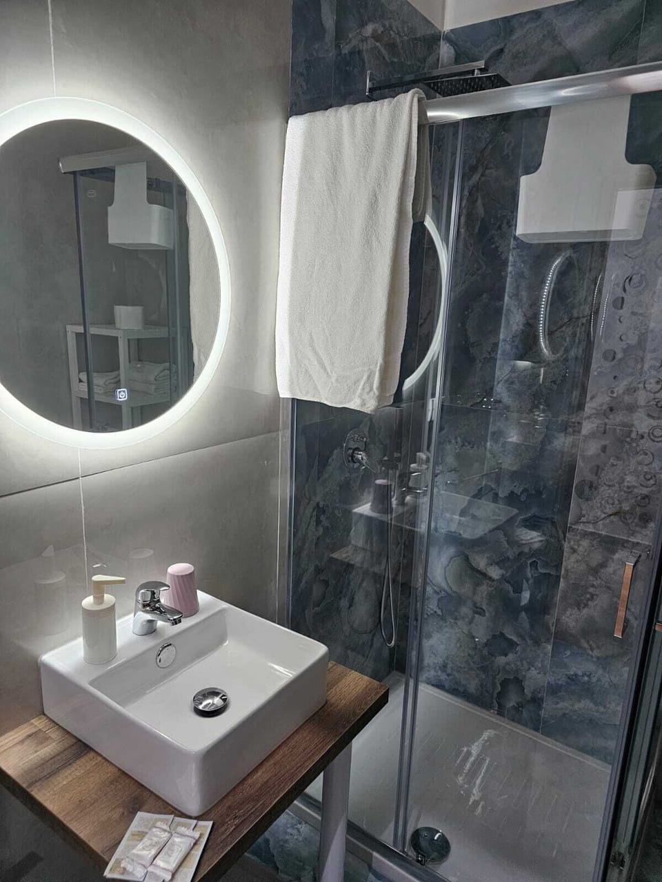 Classic Triple Room (Asso Coppe -External Private bathroom) | Bathroom | Shower, hair dryer, bidet, towels