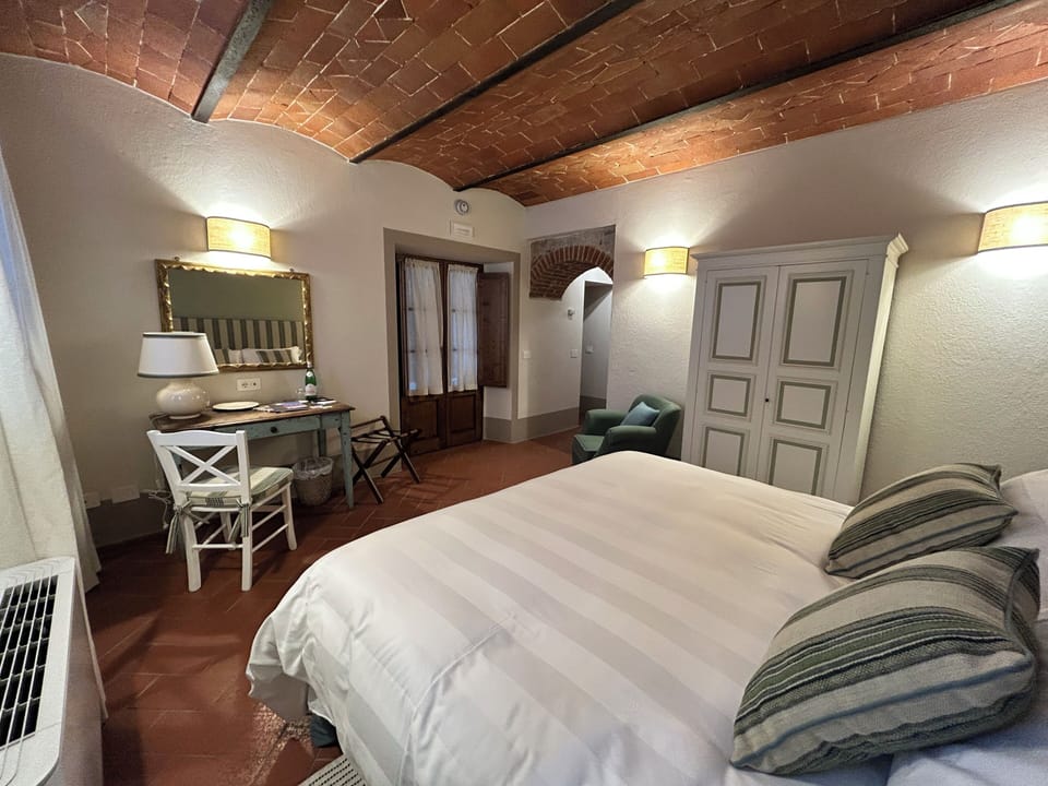 Deluxe Double or Twin Room, Patio | In-room safe, free WiFi