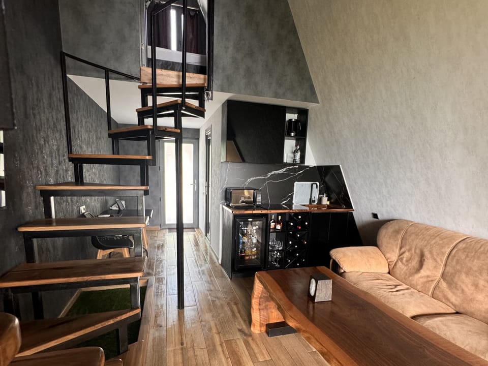 Comfort Room, Balcony, Mountain View | In-room dining