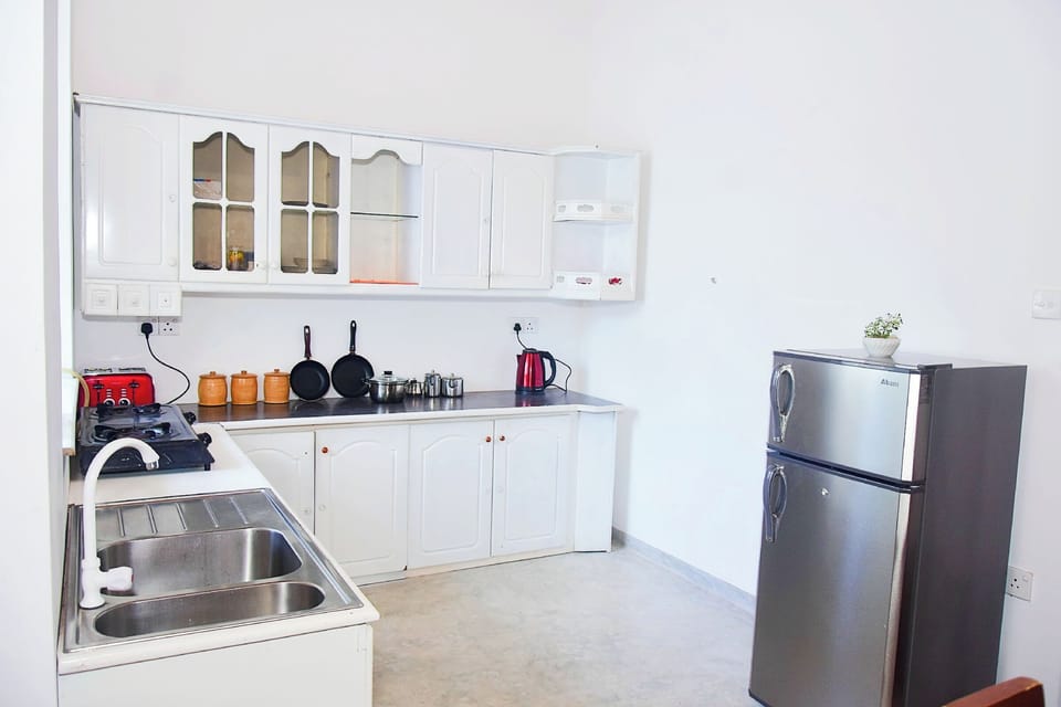 Double Room, Pool View | Shared kitchen facilities | Shared fridge, microwave