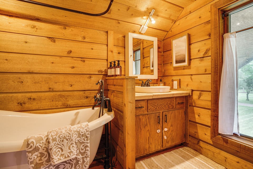 Picturesque Lake Elmo Cottage w/ Fire Pits! Cottage in Oak Park Heights