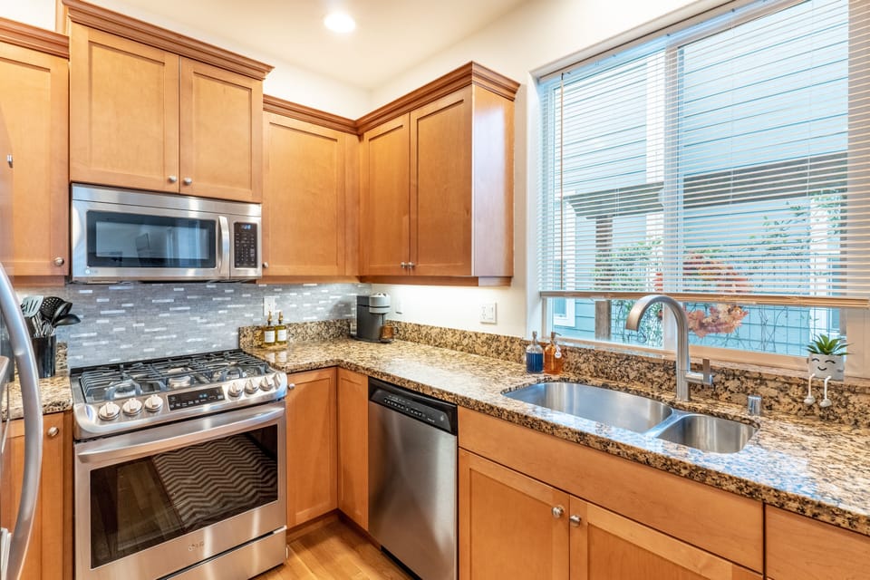 House, 3 Bedrooms | Private kitchen | Fridge, oven, coffee/tea maker, toaster