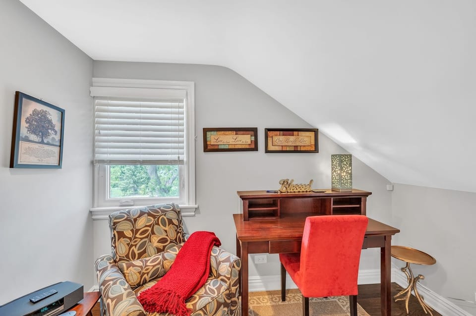 Serene & Charming 5br Des Plaines Getaway 5 Bedroom Home by RedAwning House in Des Plaines