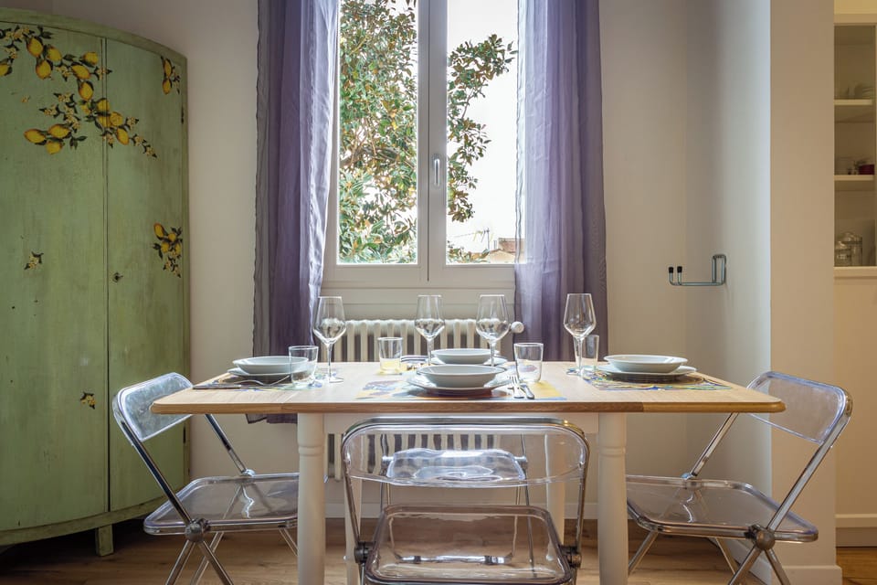 Classic Apartment | Private kitchen | Full-size fridge, oven, dishwasher, cookware/dishes/utensils