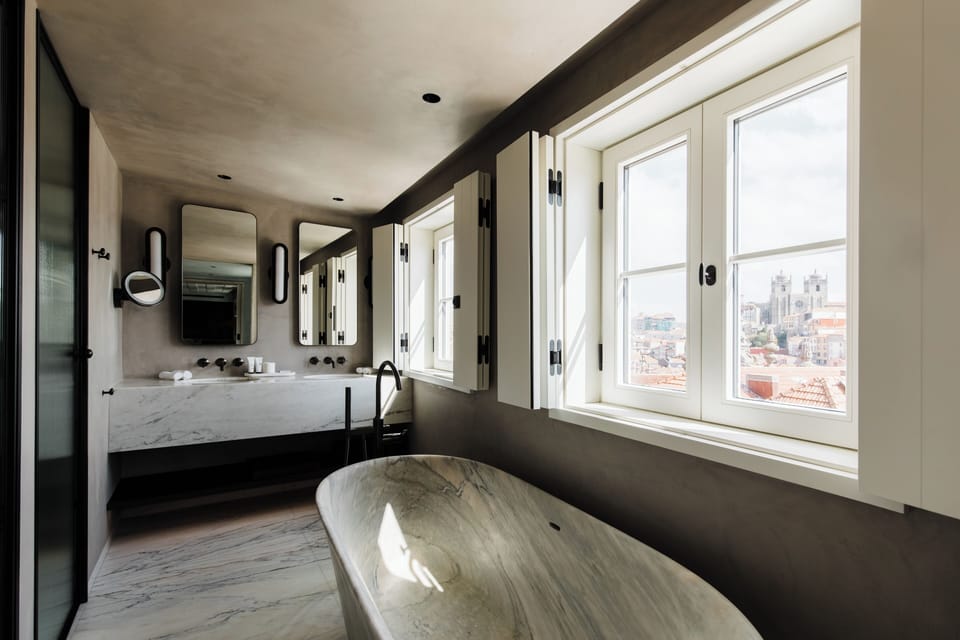 Studio Suite (62Sqm) | Bathroom | Free toiletries, hair dryer, bathrobes, slippers
