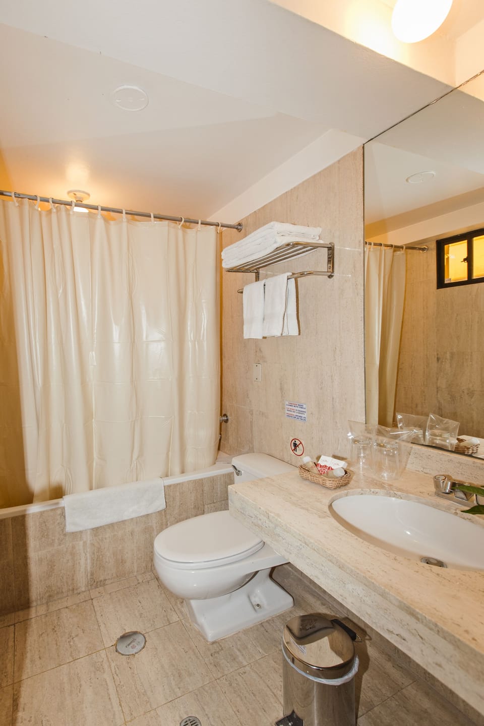 Family Room | Bathroom | Deep soaking tub, free toiletries, hair dryer, towels
