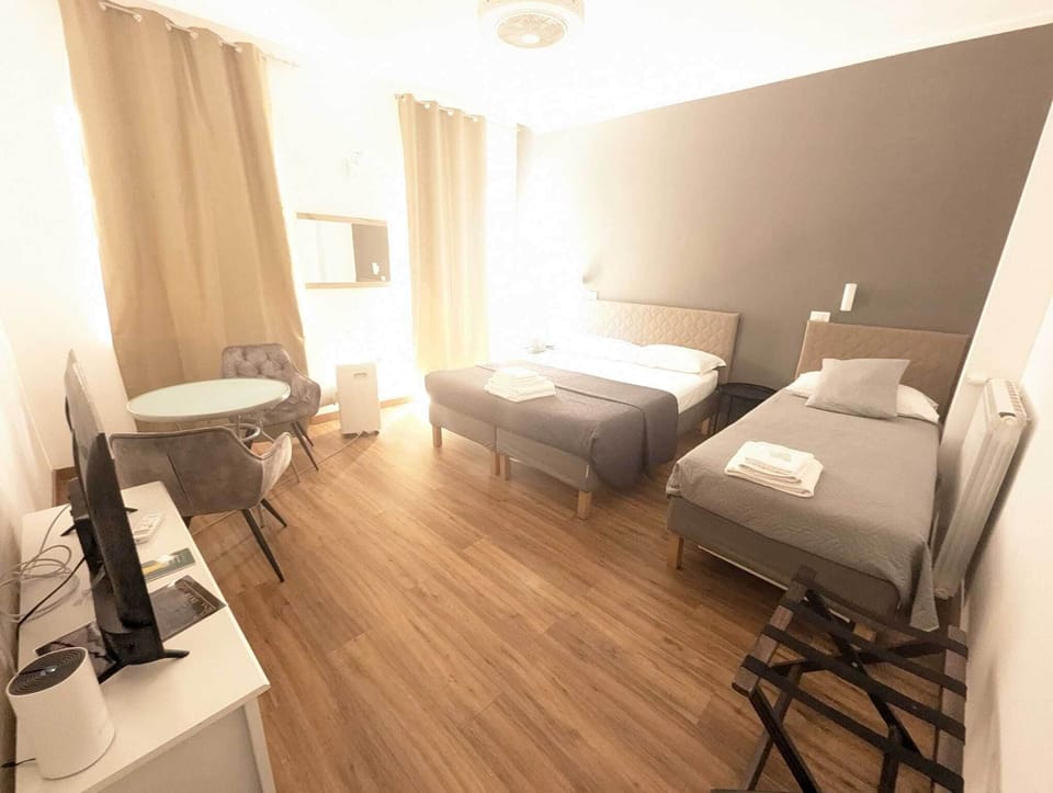 Comfort Triple Room, Balcony, City View | WiFi (free)