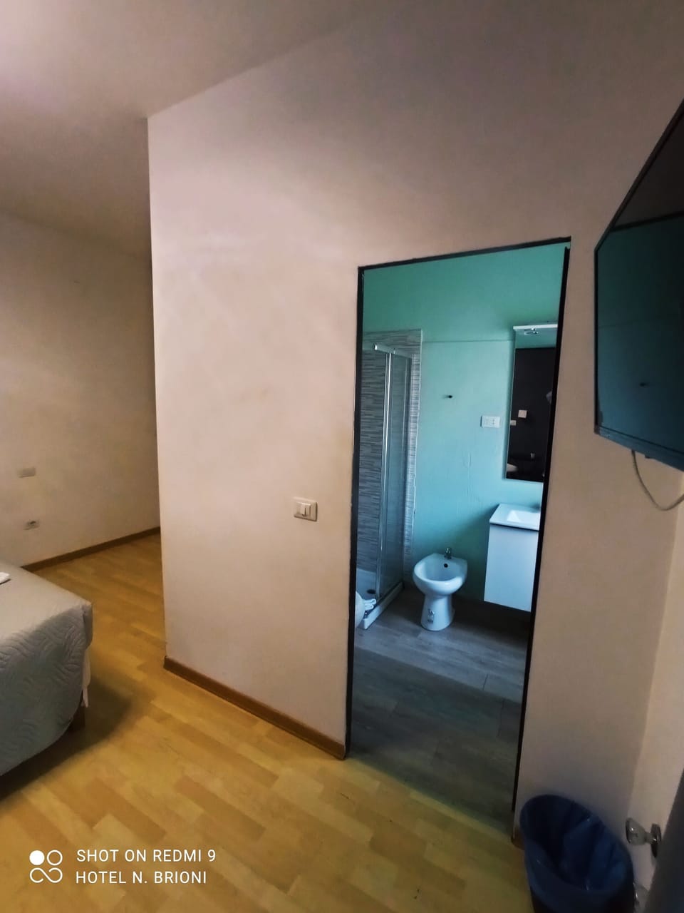 Comfort Single Room | Bathroom | Shower, hair dryer, bidet, towels