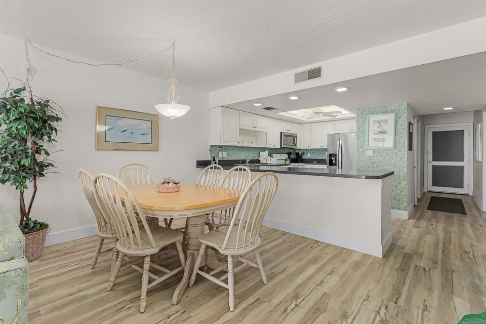 Condo, 3 Bedrooms | Dining