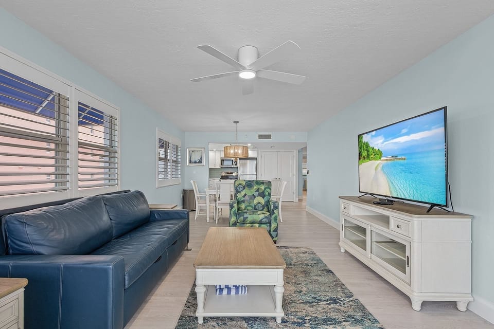 Condo, 2 Bedrooms | Living area | Smart TV